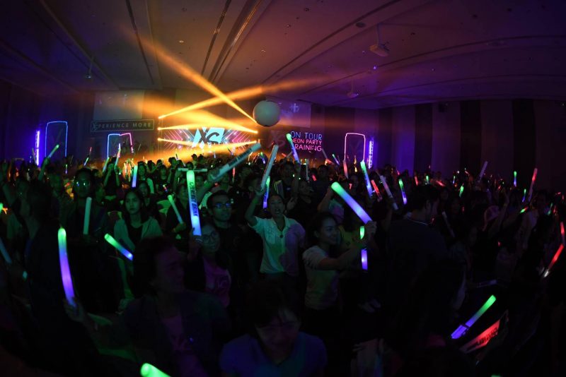 XS Neon Party Training