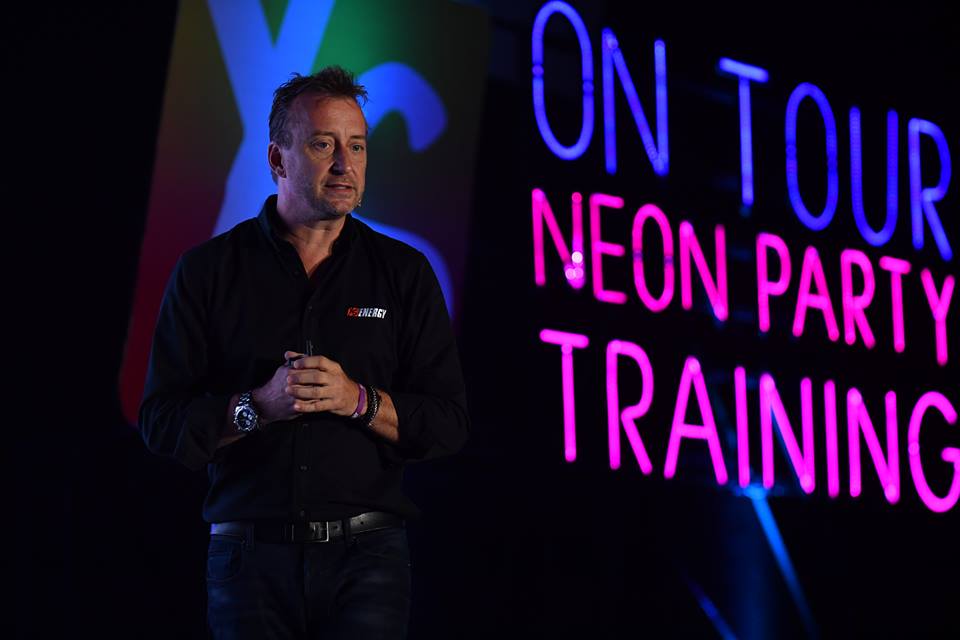 XS Neon Party Training